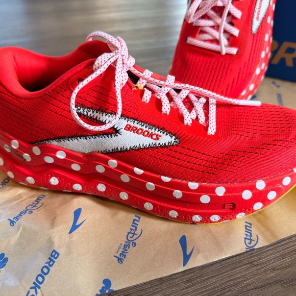 NEW Brooks RunDisney Ghost Max 2 Minnie Mouse Women’s Running Shoes - Size 8 - Picture 4 of 15